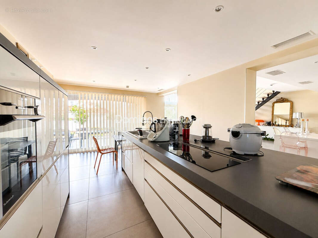 Maison 212 m² à Saint-Jean-Lasseille  - photo 7