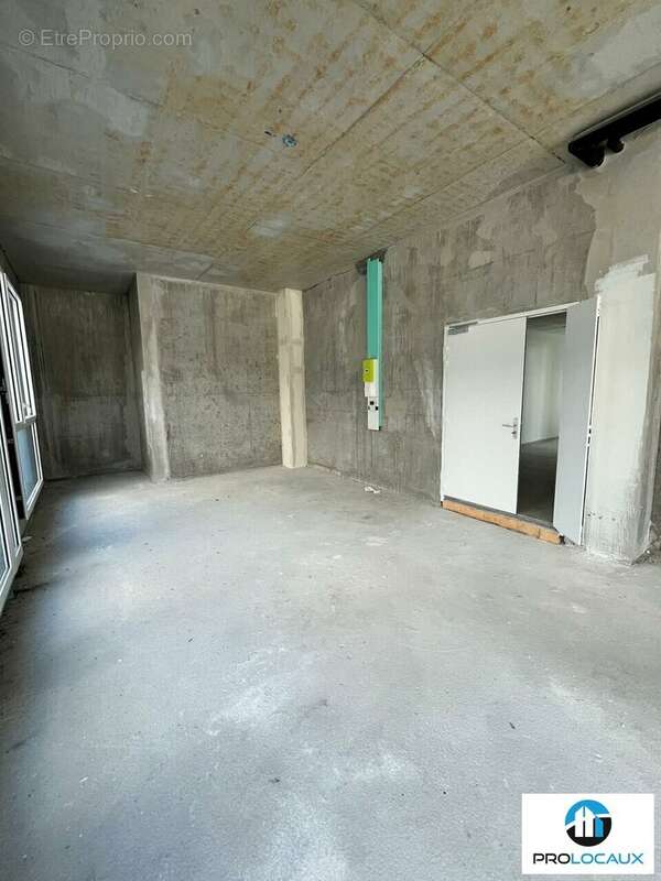 Commerce à LE PONT-DE-CLAIX