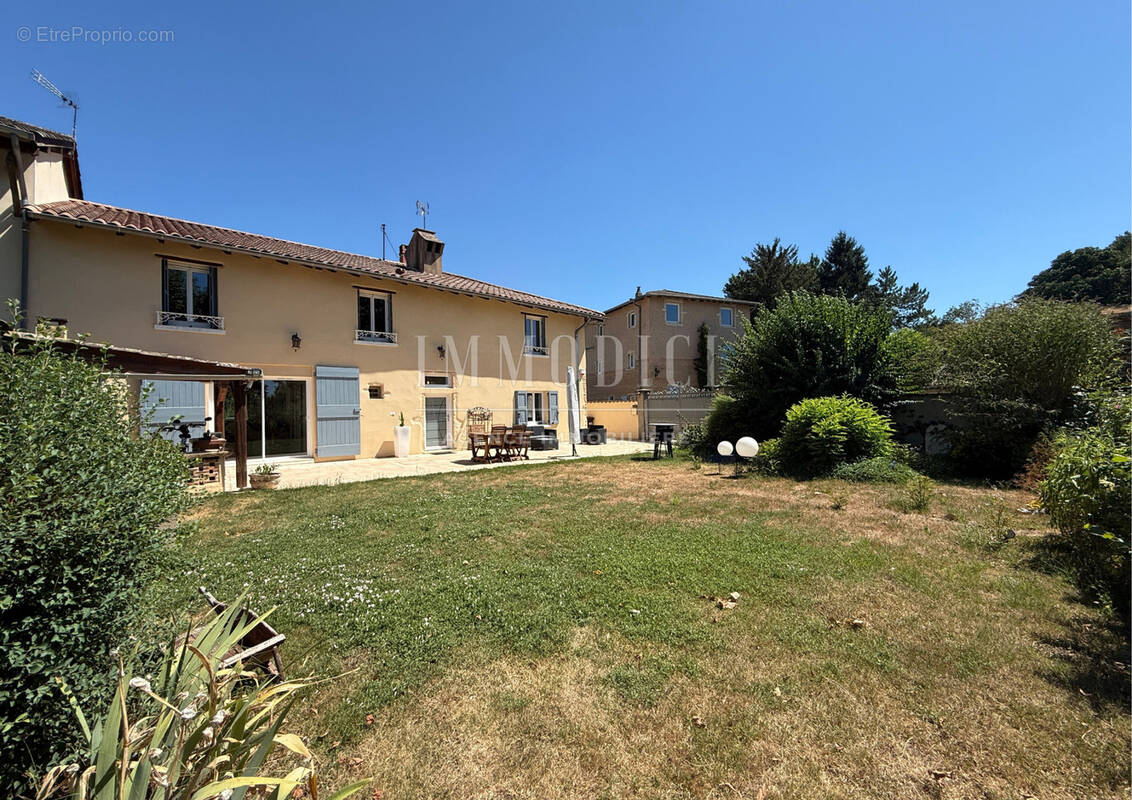 Maison à MOGNENEINS