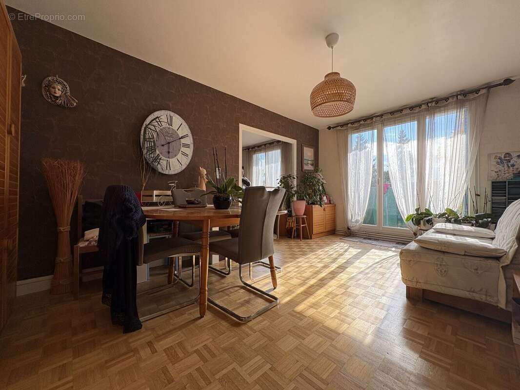 Appartement à MENNECY