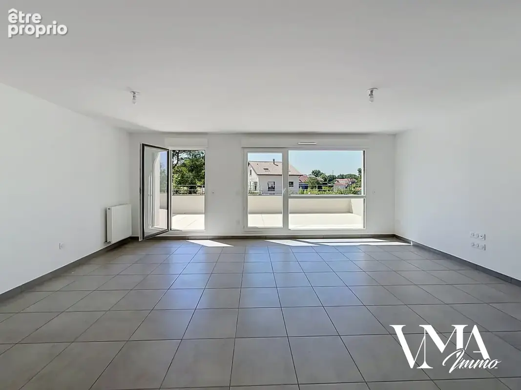 La Tour-de-Salvagny , Appartement T4 de 80 m2 avec terrasse et stationnements - photo 4