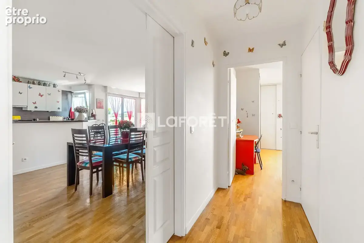 3 pieces avec deux balcons - etage eleve - calme et lumineux - photo 9