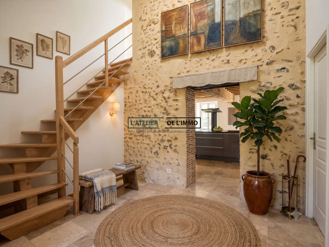 A vendre maison de 247 m2 entièrement rénovée - photo 6