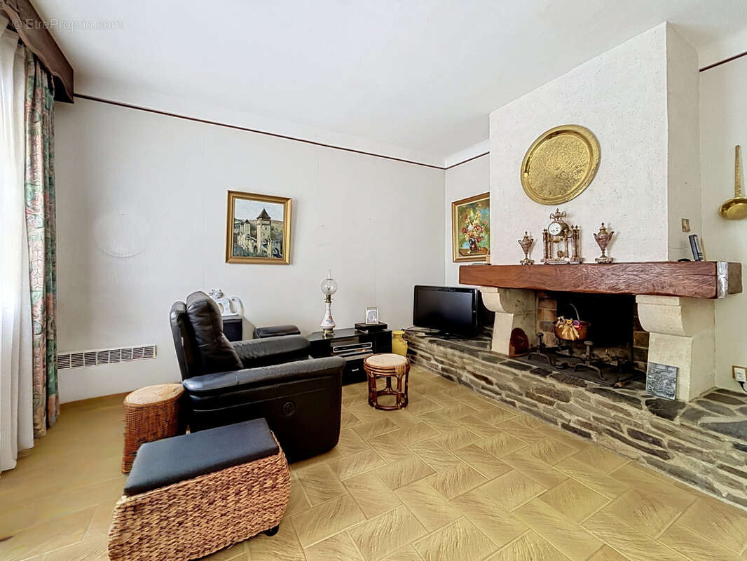Maison de caractère avec jardin   Un beau potentiel à exploiter à Codalet - photo 7
