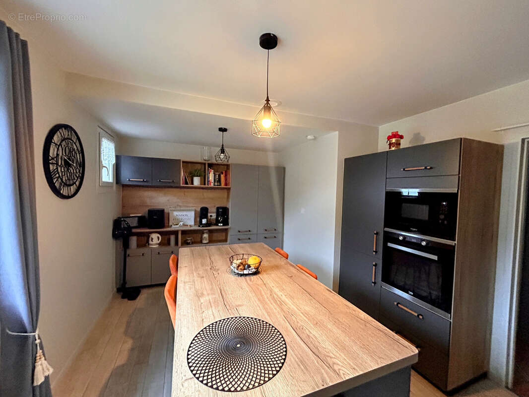 Maison à Ussel en CORREZE - photo 2