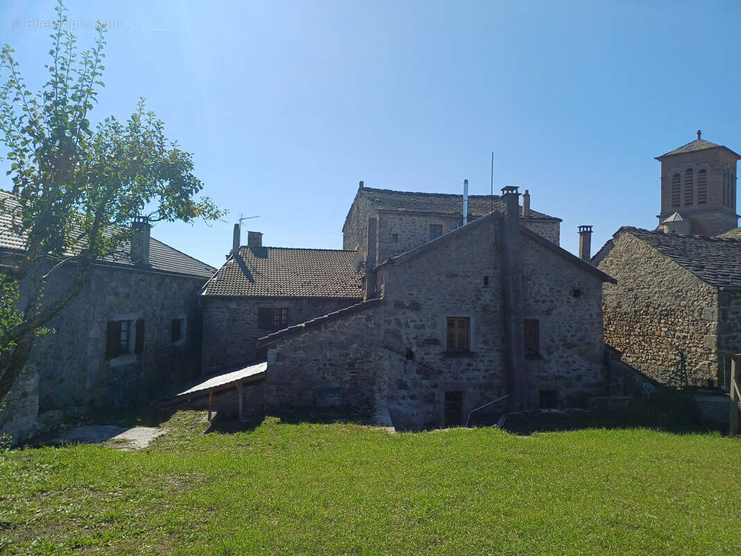 Maison à LE MAS-DE-TENCE