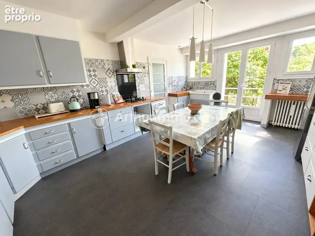 Maison de bourg 200 m², 6 pièces, 4 chambres - photo 9