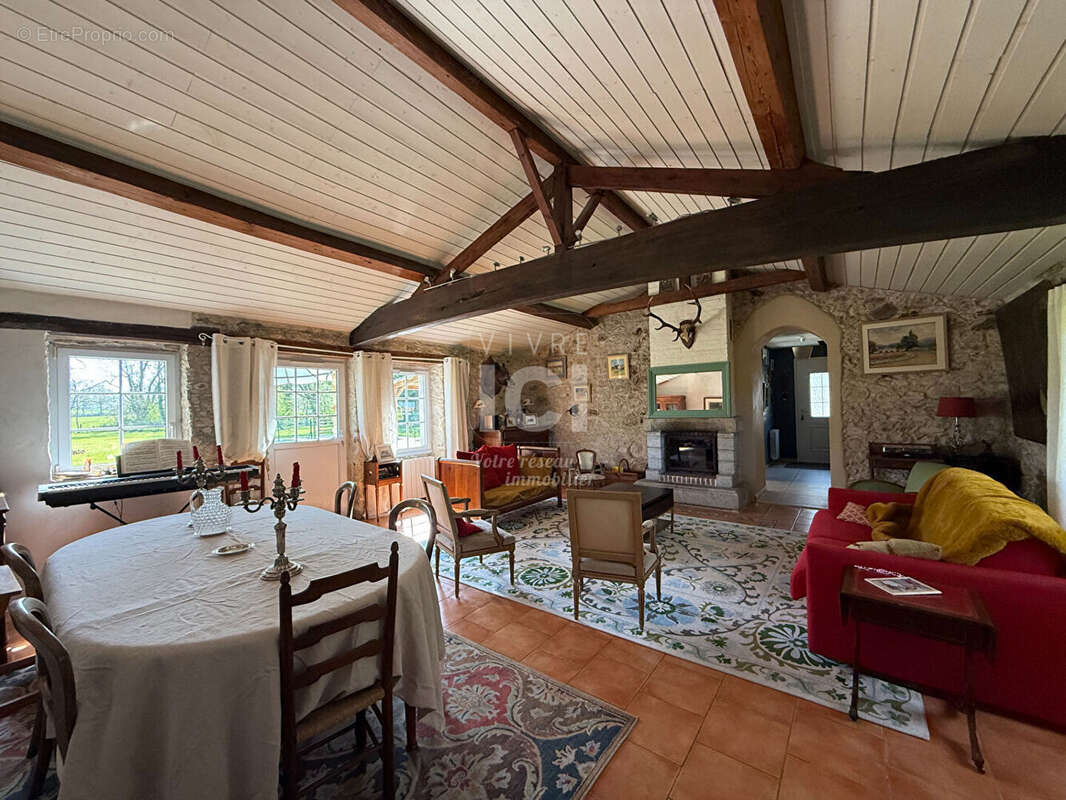 Maison à FROSSAY