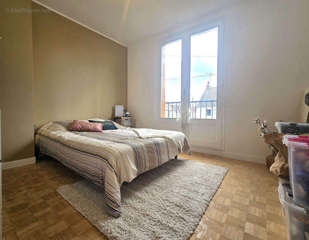 Maison à ETIVAL-LES-LE-MANS