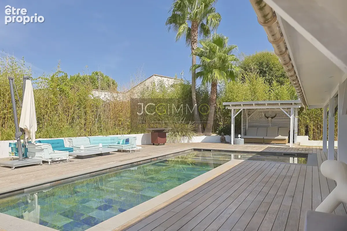 Villa de plain-pied + garage et piscine traditionnelle, bar, pool-house, et nombreuses annexes - photo 13