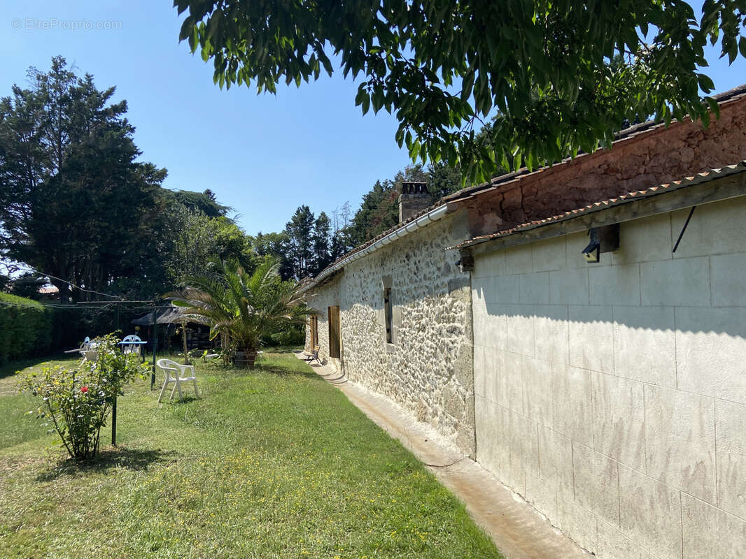 Maison à PUJOLS