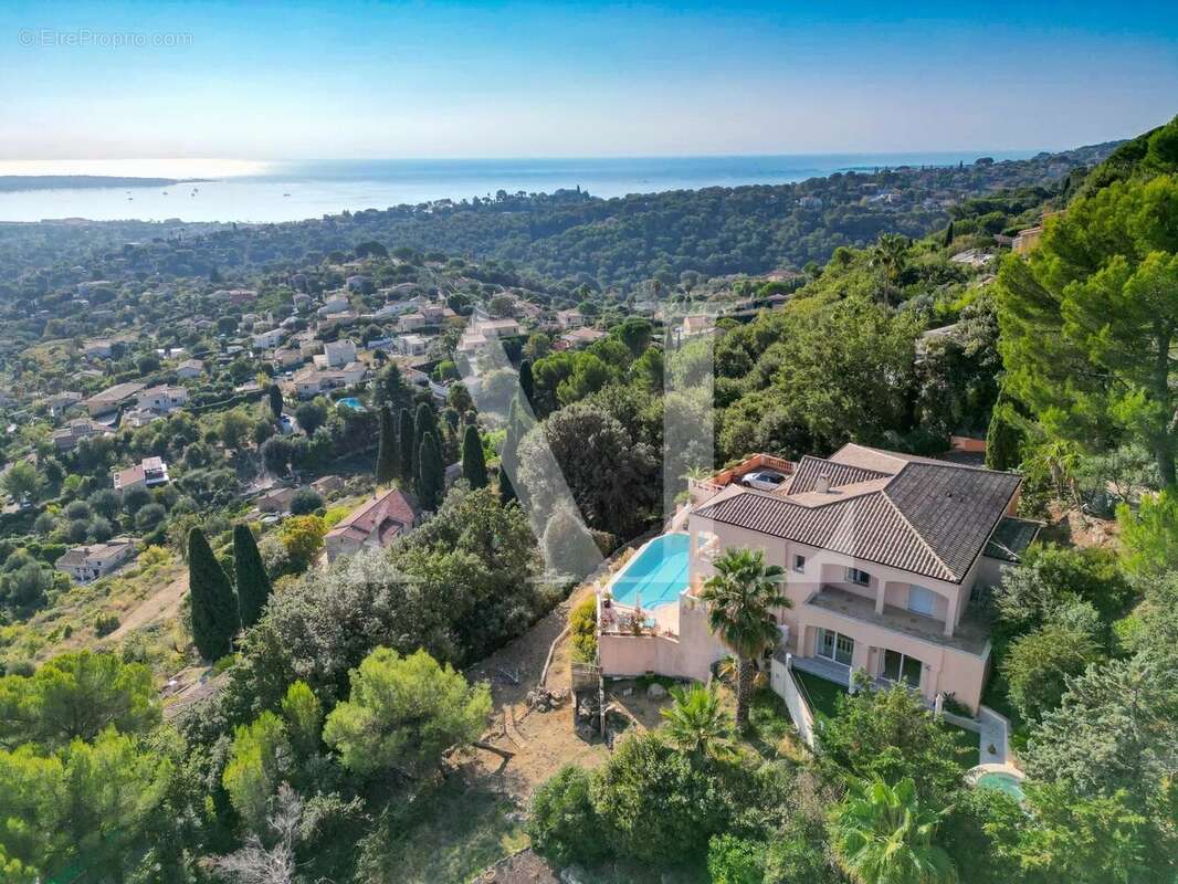 Appartement à VALLAURIS