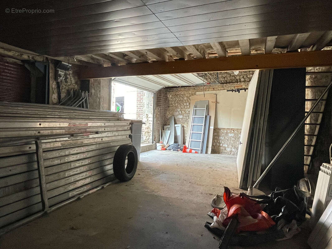 Bâtiment à usage de garage - photo 4