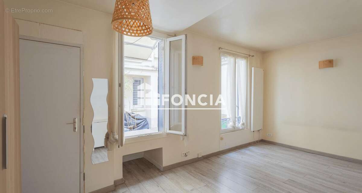 Appartement à PARIS-17E