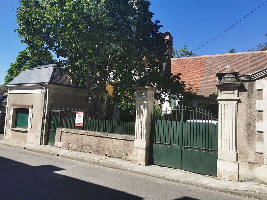 Maison à YZEURES-SUR-CREUSE