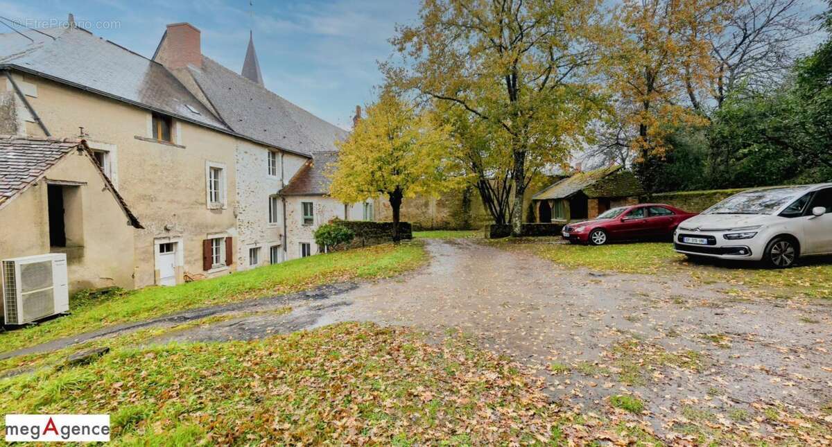 Maison à SAINT-JEAN-DE-LA-MOTTE