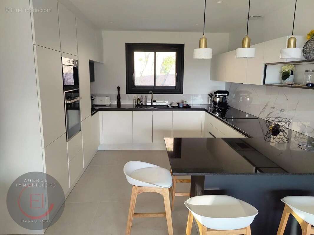 Maison à MANDELIEU-LA-NAPOULE