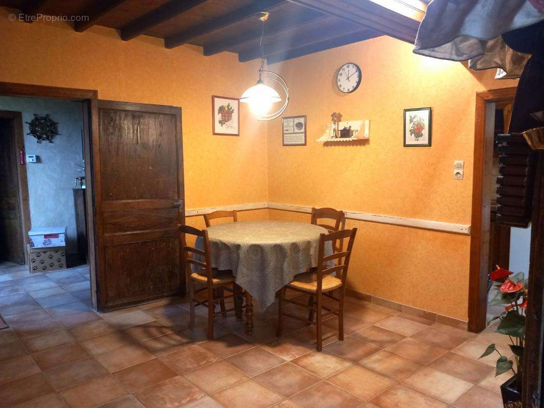 Maison à VIC-FEZENSAC