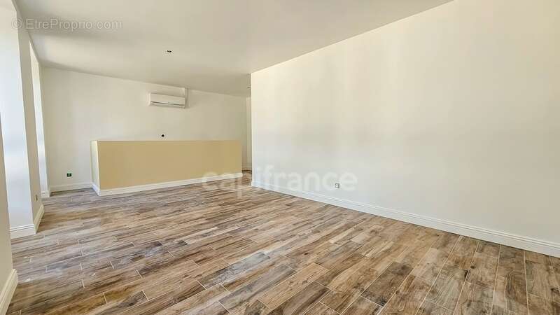 Appartement à MORIGNY-CHAMPIGNY