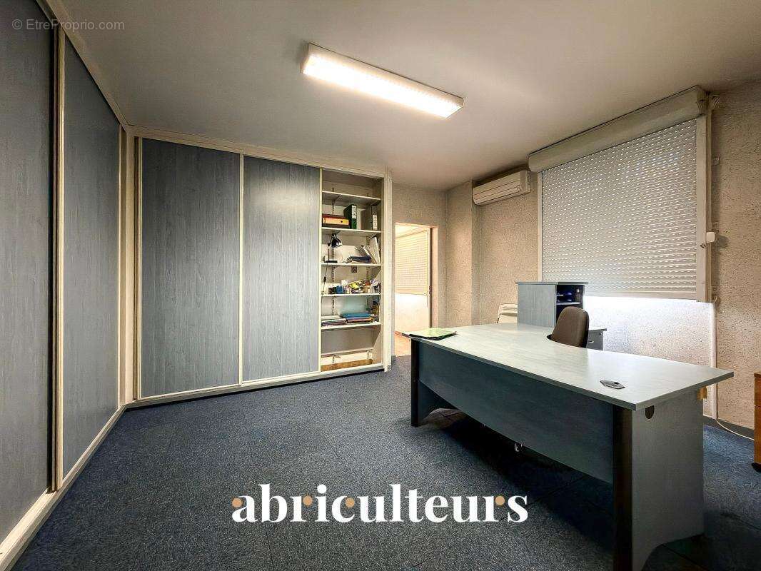 Commerce à LE MUY