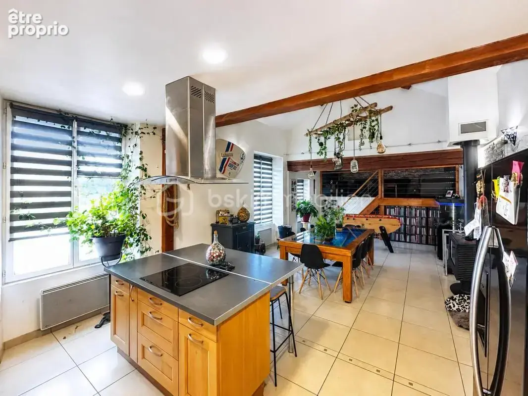 Maison de plain-pied avec piscine et terrain de 1 039 m² – Gastins - photo 2