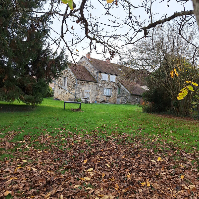 Maison à CRECY-LA-CHAPELLE