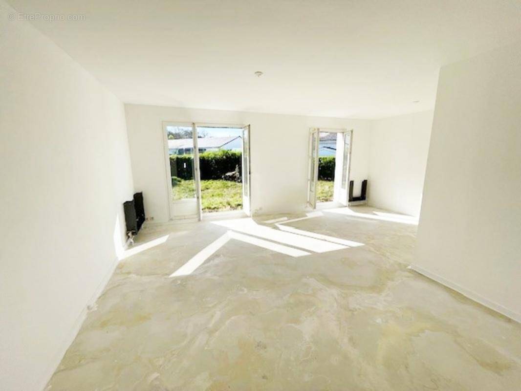 Maison à NOTRE-DAME-DE-GRAVENCHON