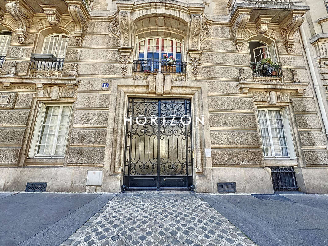 Appartement à PARIS-17E