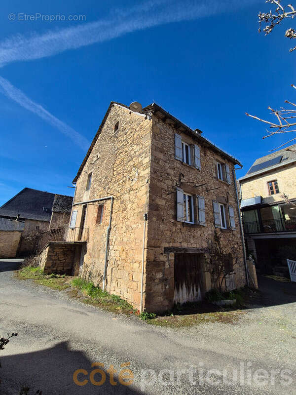 Maison avec dépendances à rénover - photo 2