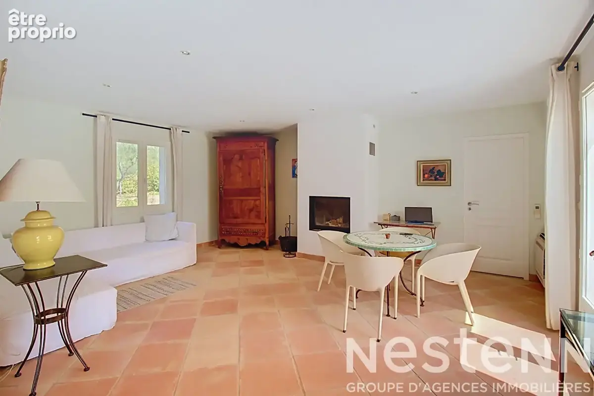 A VENDRE DRAGUIGNAN sur les hauteurs - Maison T5 4 chambres, piscine, terrain plat - photo 5
