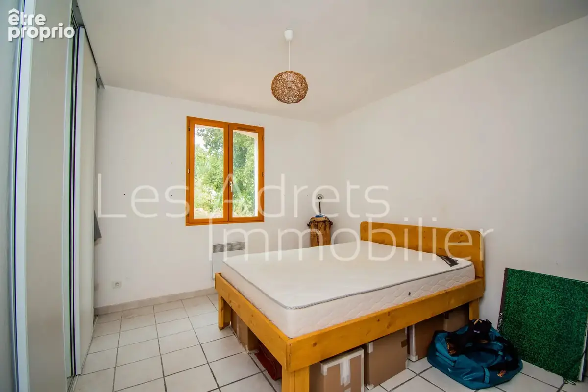Maison au calme avec 4 chambres, grand terrain et superbe potentiel - photo 19