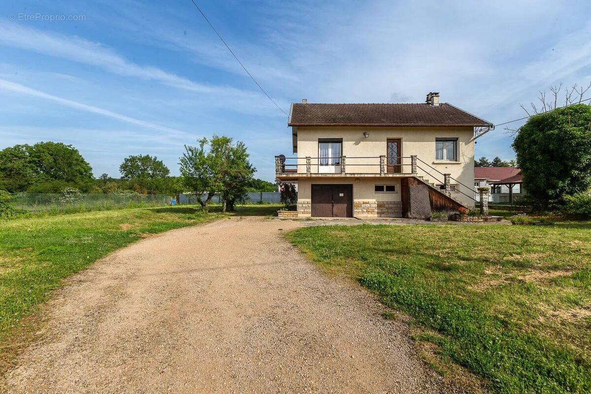 Maison à PORCIEU-AMBLAGNIEU