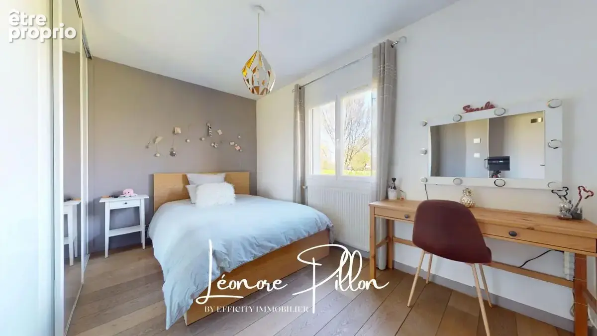 Maison 211 m² à Chassieu  - photo 8