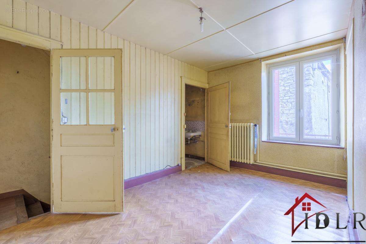 Maison de village sur 1328 m2 de terrain - photo 6