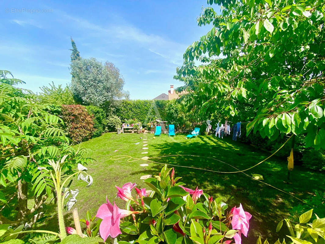 Maison à LA CHAPELLE-SAINT-MESMIN