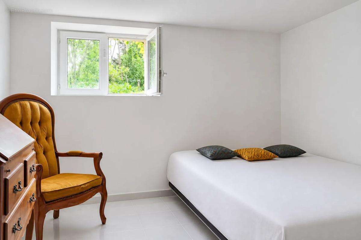 Maison de 8 pièces de 189 m² à Saint-Saturnin - photo 14