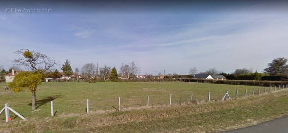 Terrain à LE CHESNE