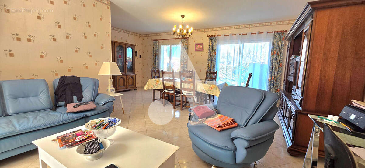 Maison à CHAILLEVETTE
