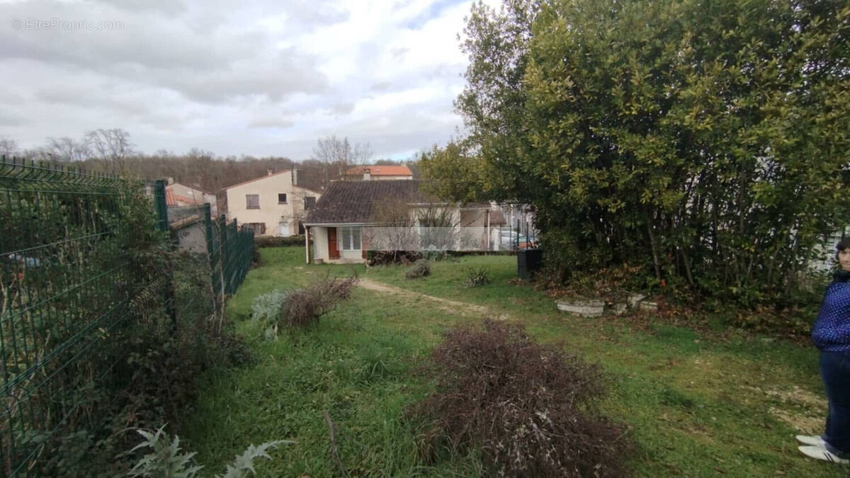 Maison à RUELLE-SUR-TOUVRE