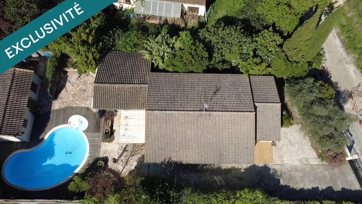 Photo 1 - Maison à VILLENEUVE-LA-COMPTAL