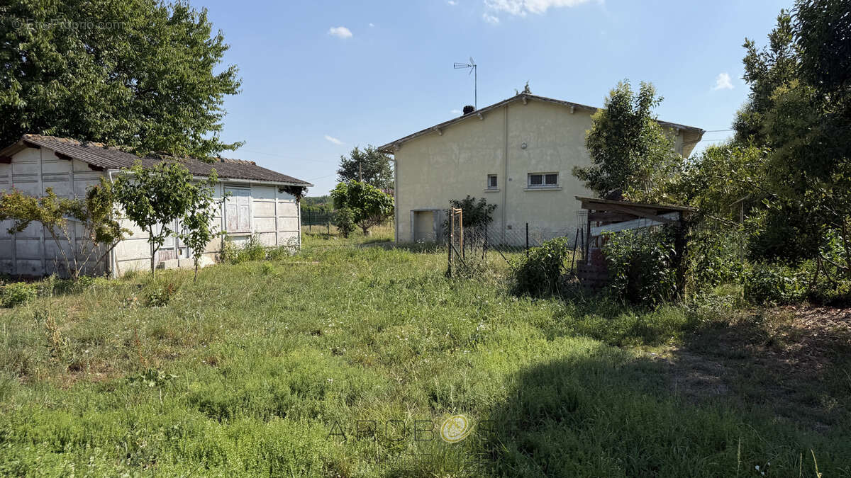 Maison de plain pied de type F3 avec jardin et garage . - photo 17