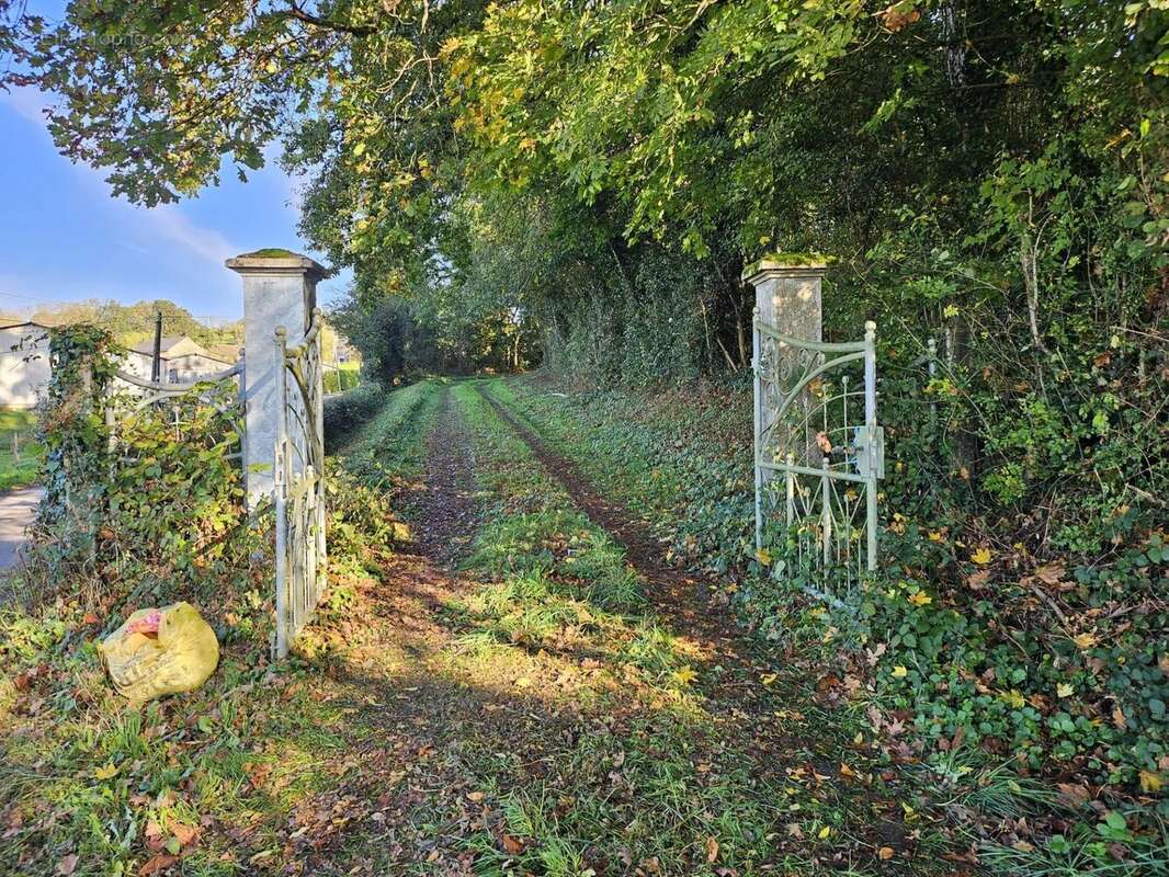 Maison à MOULINS-ENGILBERT