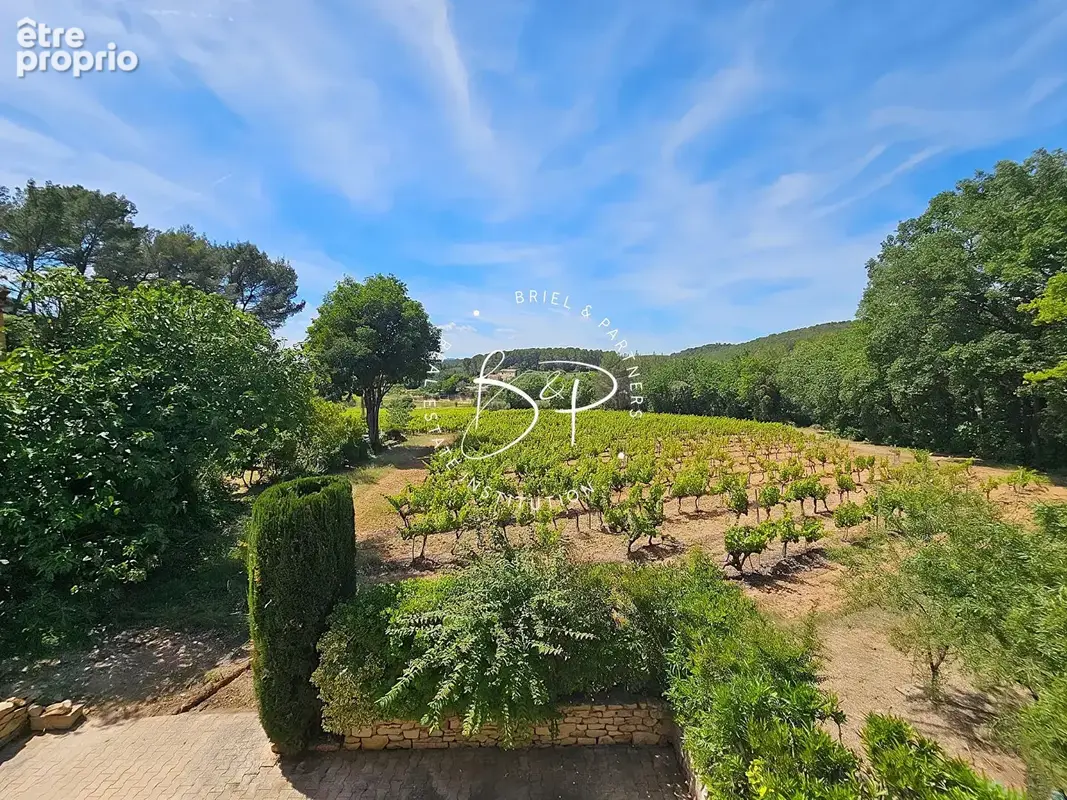 Proche Lorgues, Maison de hameau pleine d'âme avec vue imprenable sur les vignes - photo 4
