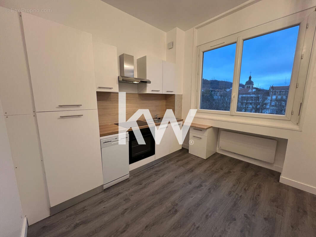 Appartement à LE CHAMBON-FEUGEROLLES