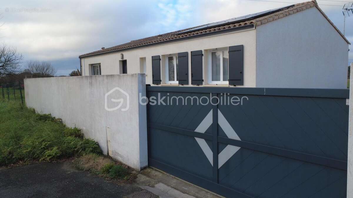 Maison à PONT-L'ABBE-D'ARNOULT