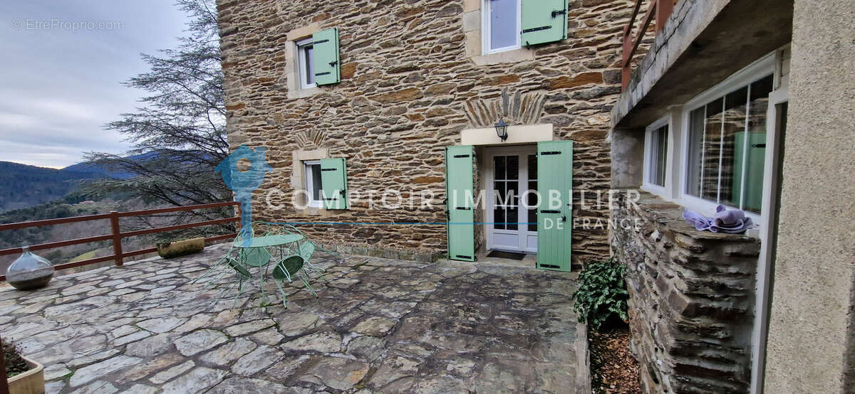 Maison à LE COLLET-DE-DEZE