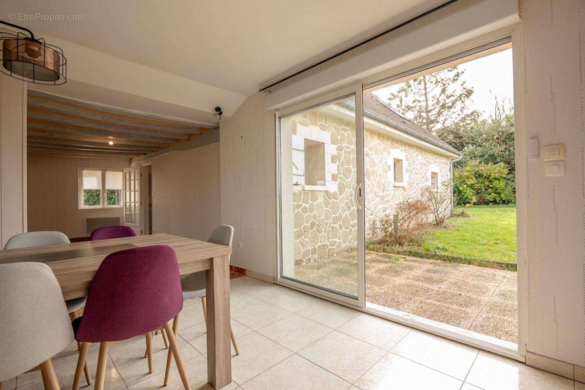 Maison à PRUNAY-CASSEREAU