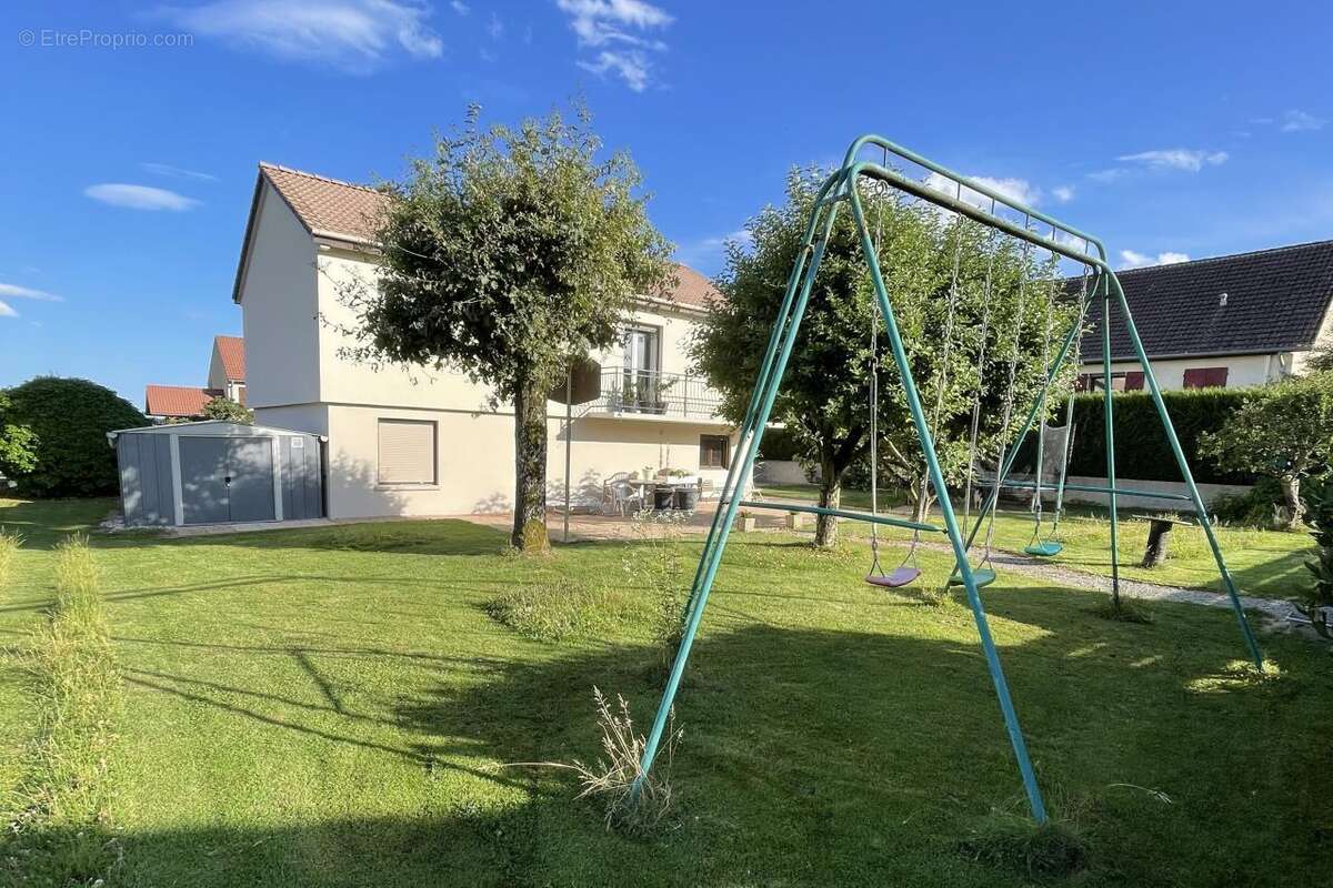 Maison à LAMARCHE-SUR-SAONE
