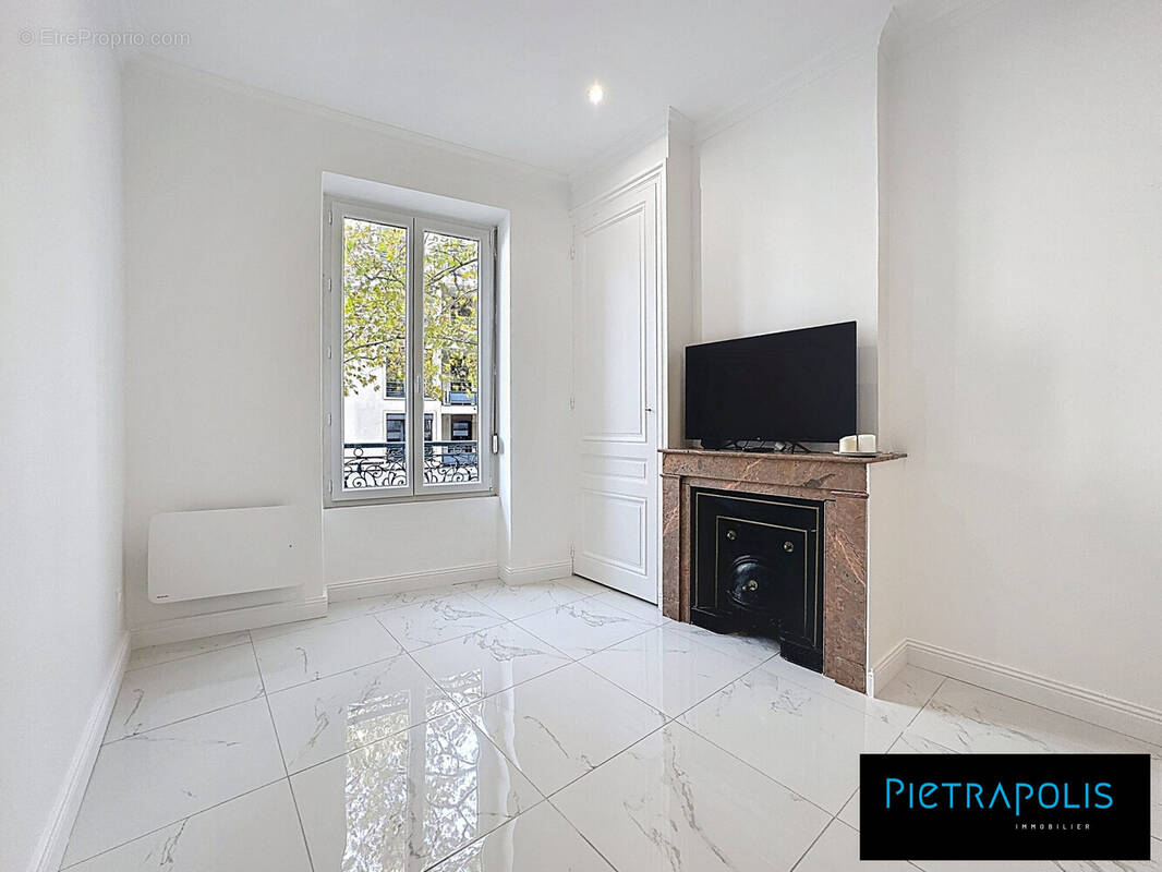 Salon - Appartement à LYON-8E