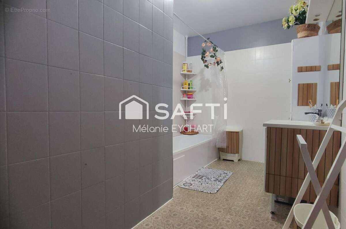 Maison 185 m² à Yvrac-Et-Malleyrand  - photo 8